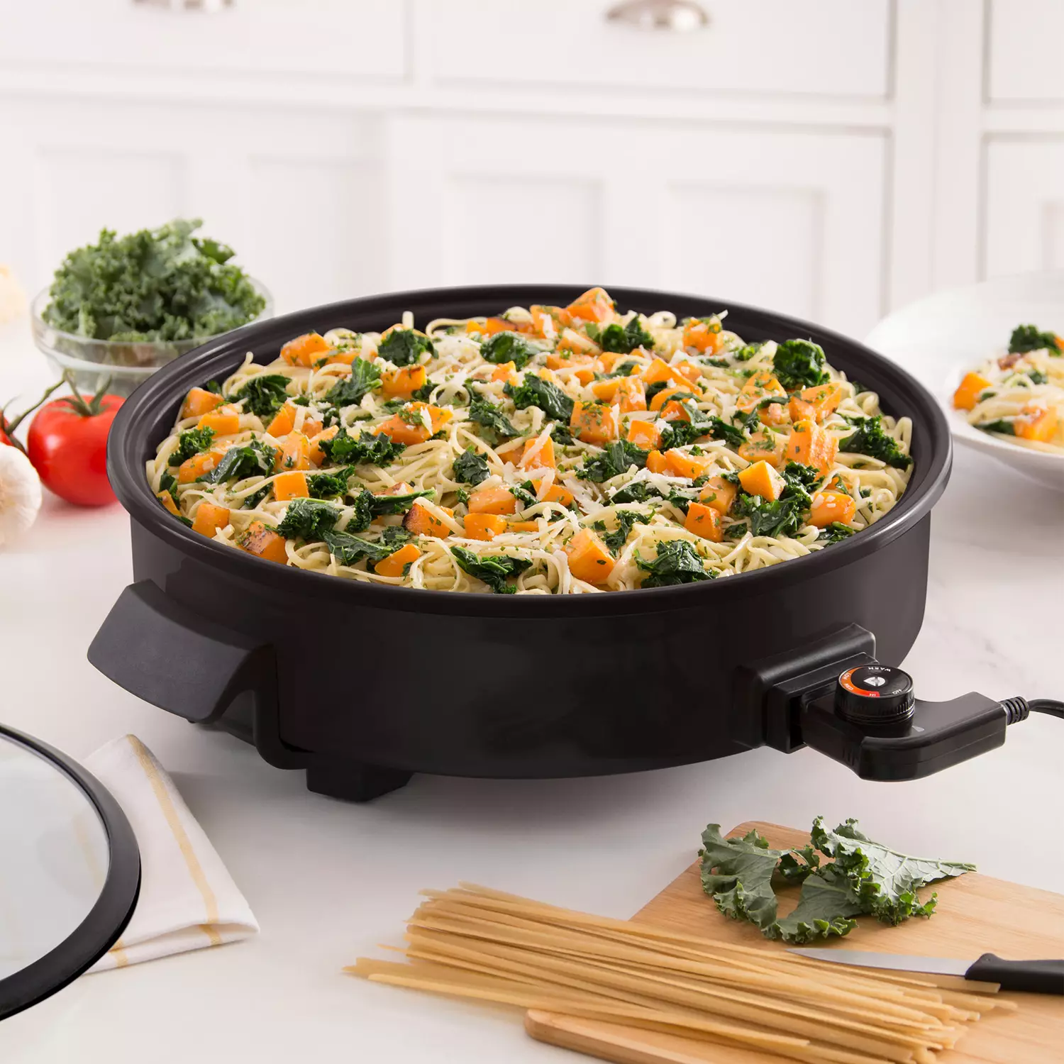 Dash Family Size Electric Skillet with 14 inch Nonstick Surface + Recipe Book, Black