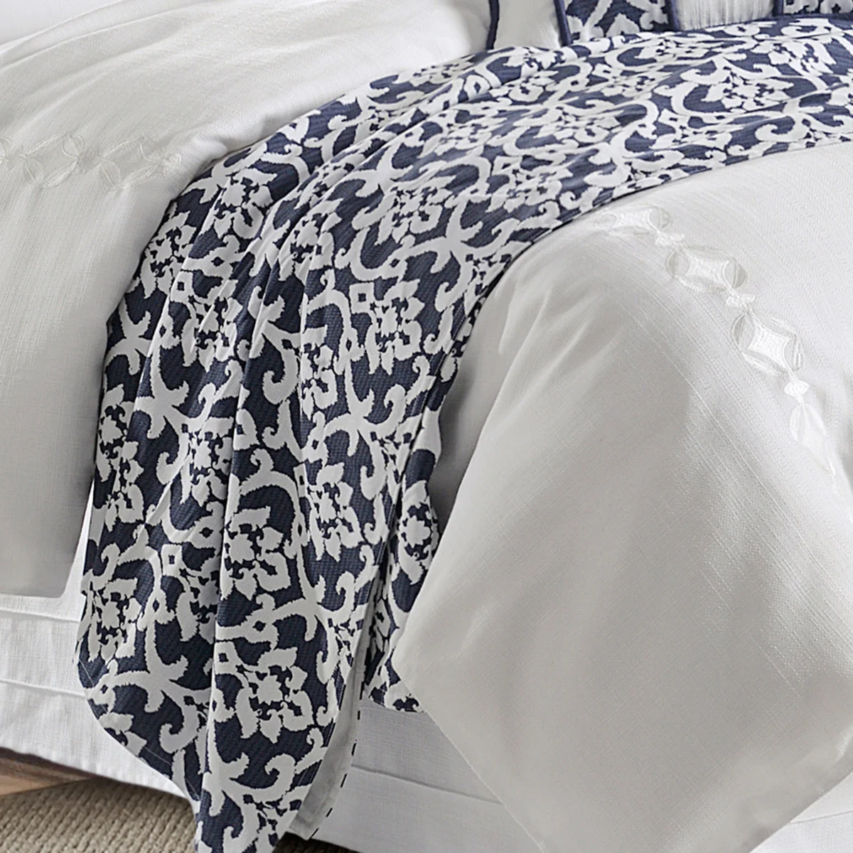 HiEnd Accents Kavali Navy & White Floral Jaquard Duvet