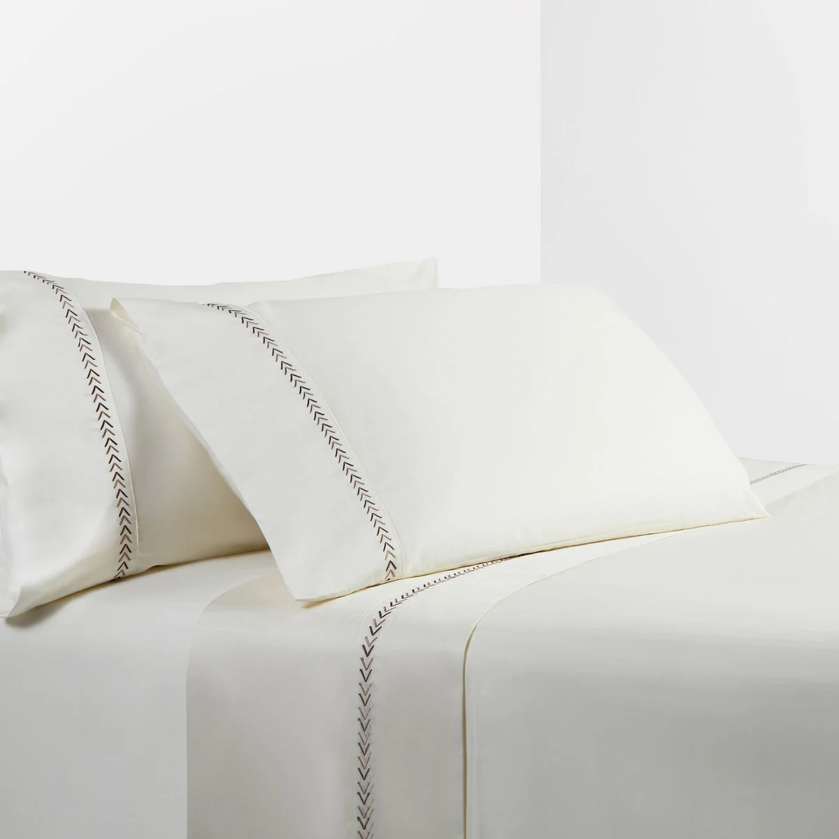 HiEnd Accents 350 TC Cream Sheet Set with Arrow Embroidery
